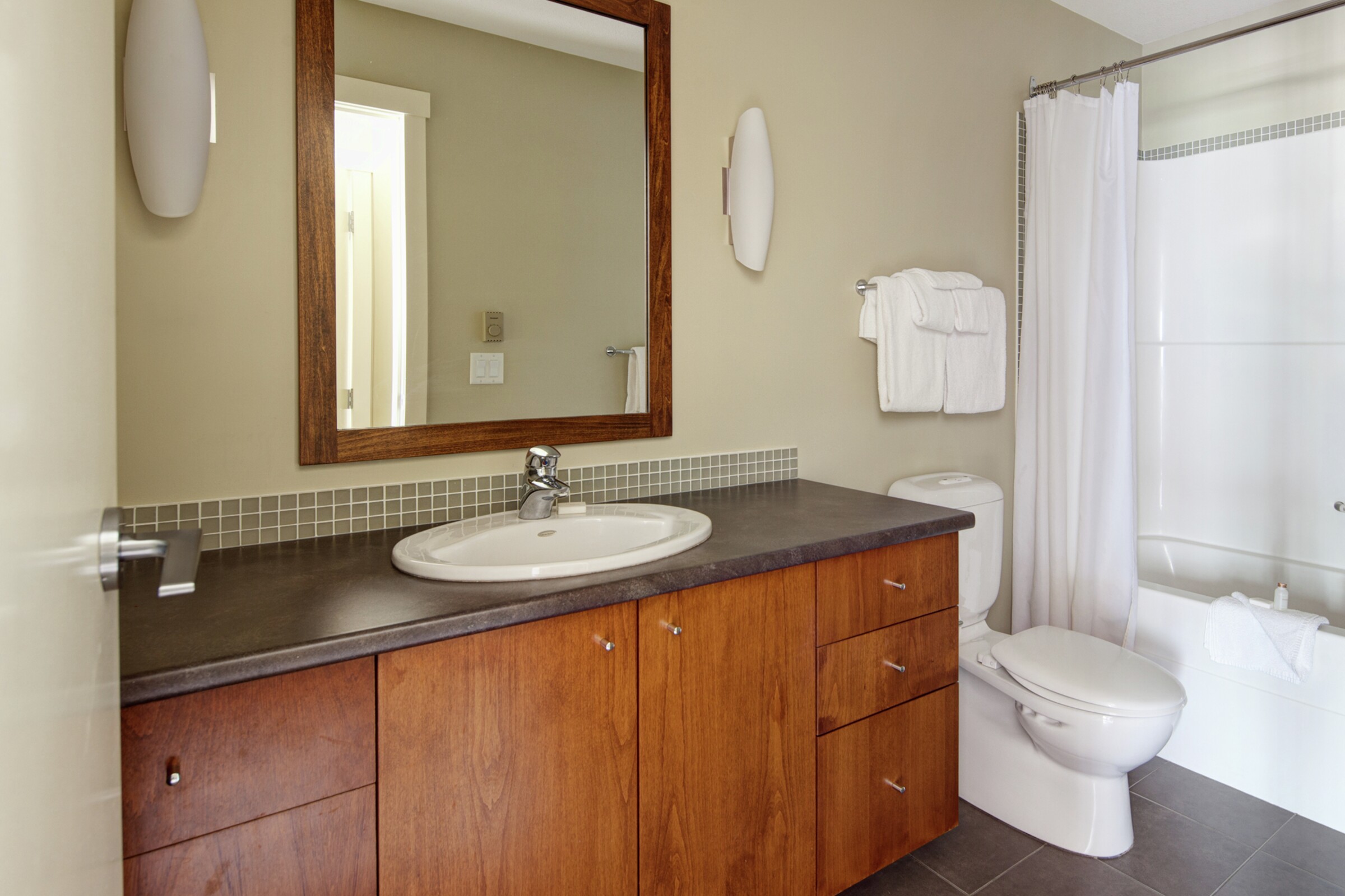 The Lookout - Bathroom