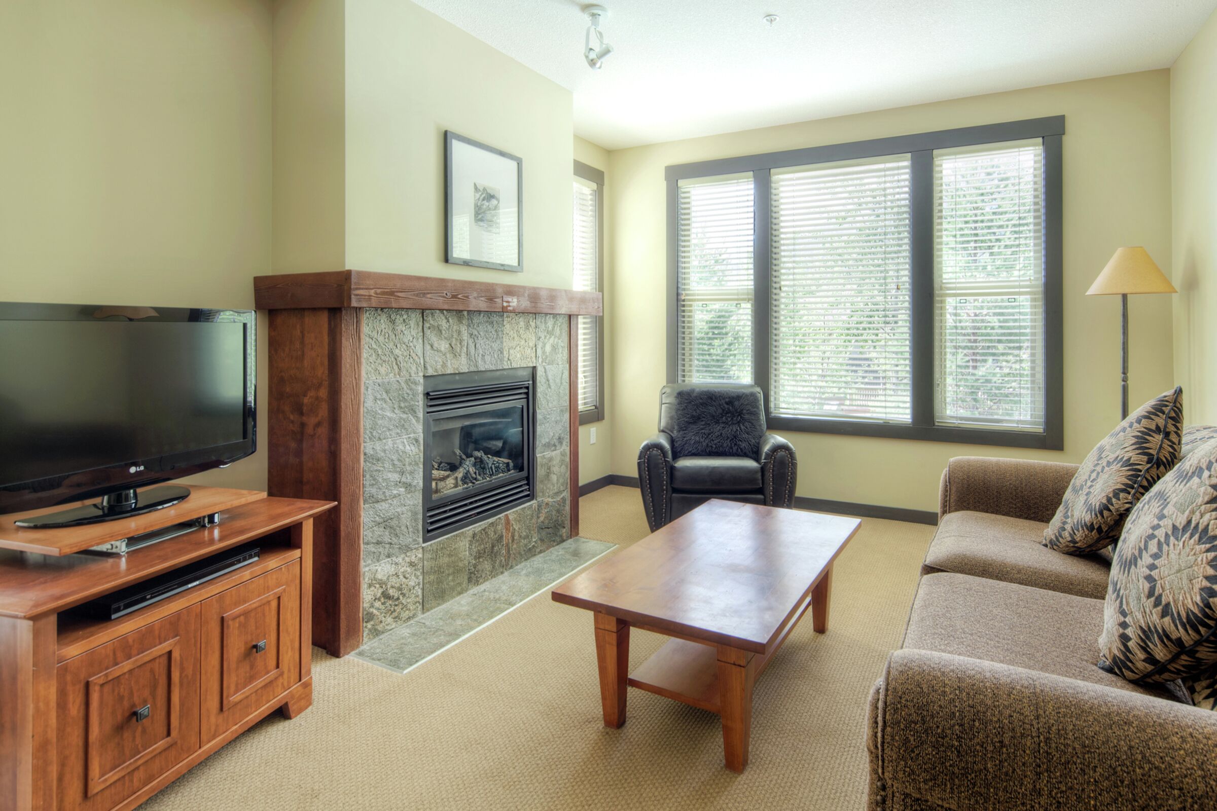 Summit Lodge - Living Room