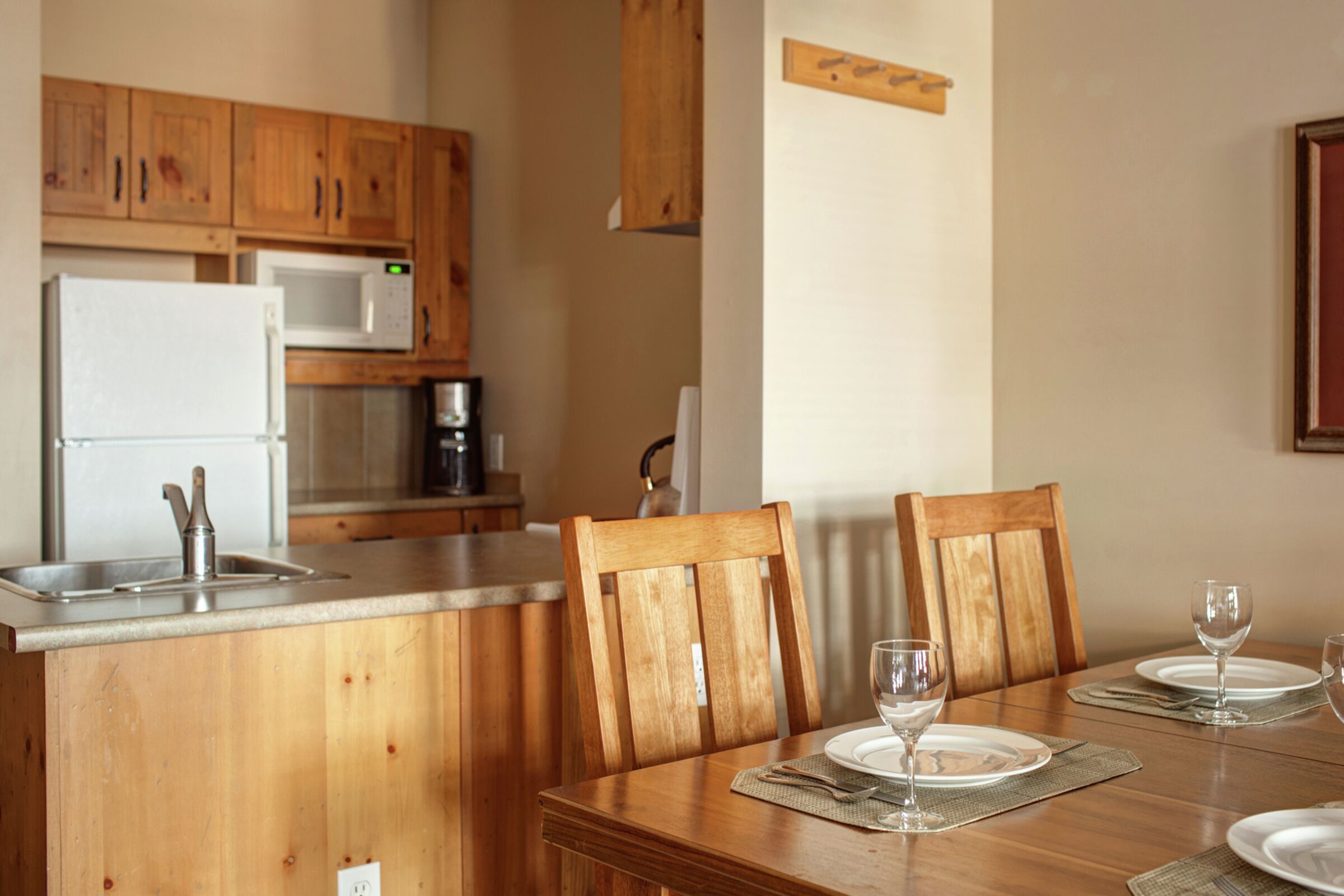 Taynton Lodge - Studio Dining Area
