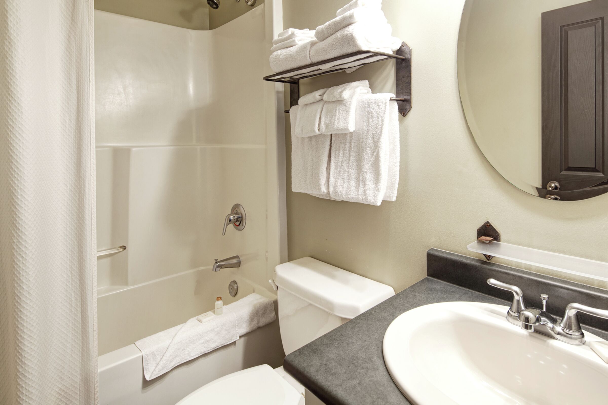Summit Lodge - Bathroom
