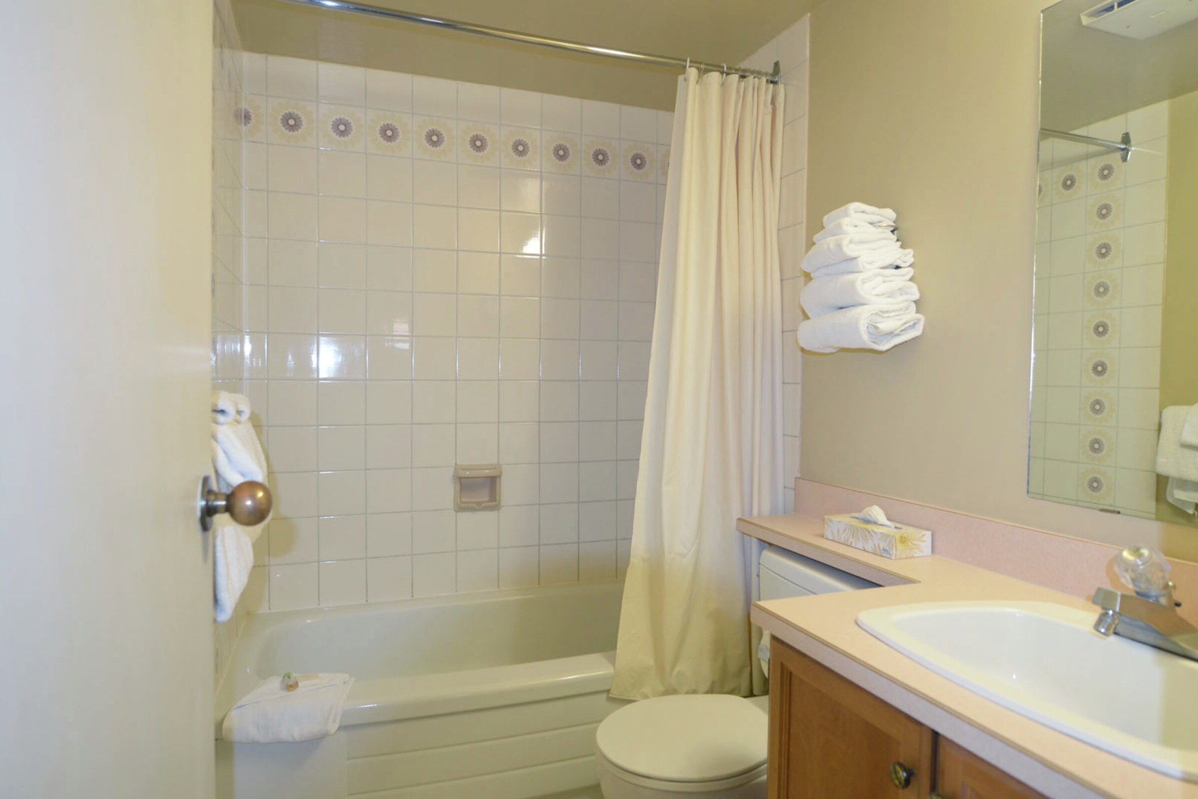Horsethief Lodge - Bathroom