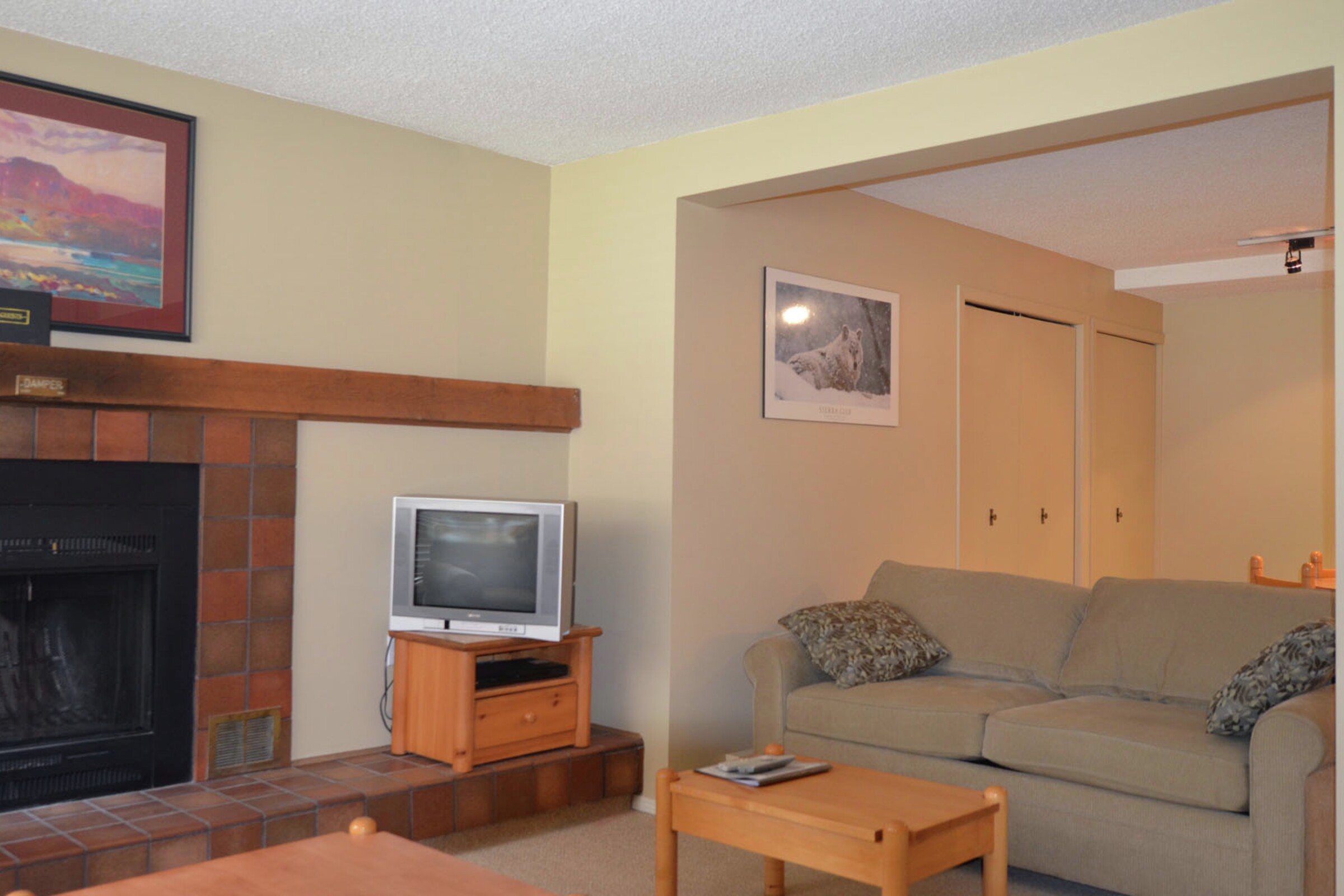 Horsethief Lodge - Living Room