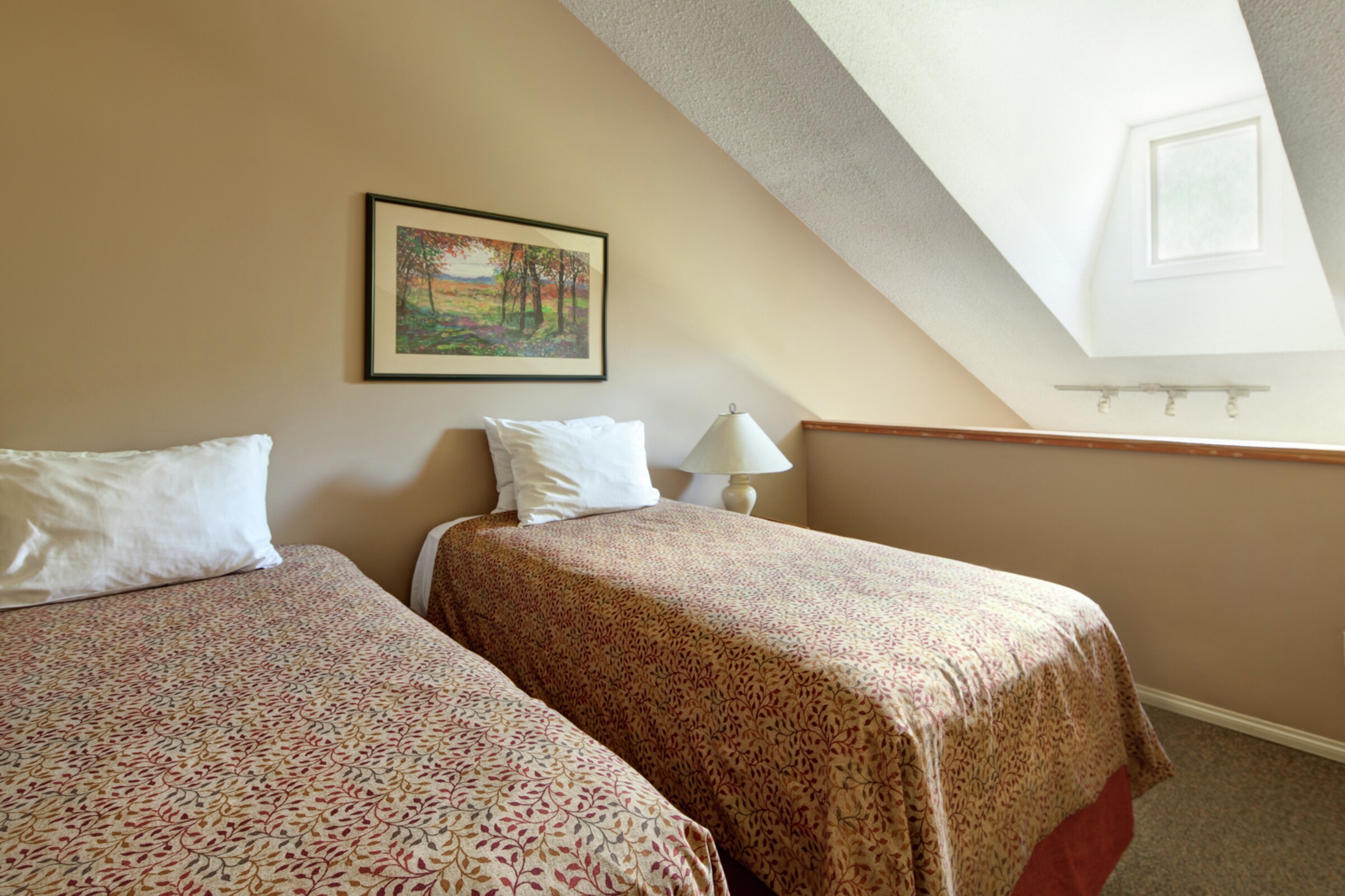Toby Creek Lodge - Bedroom