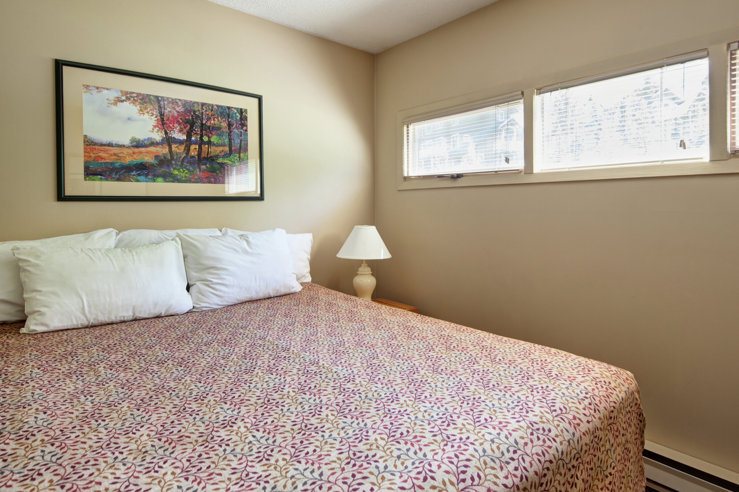 Horsethief Lodge - Studio Sleeping Area