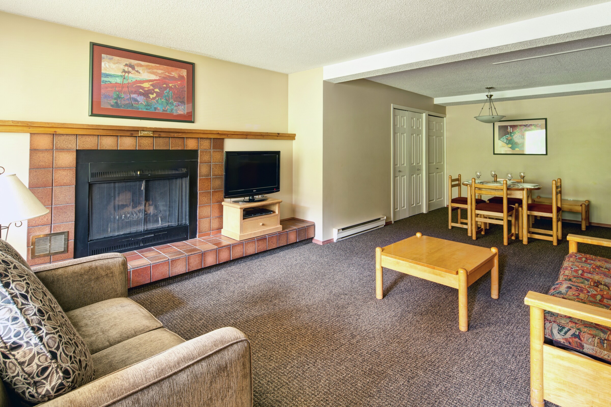 Horsethief Lodge - Living Room