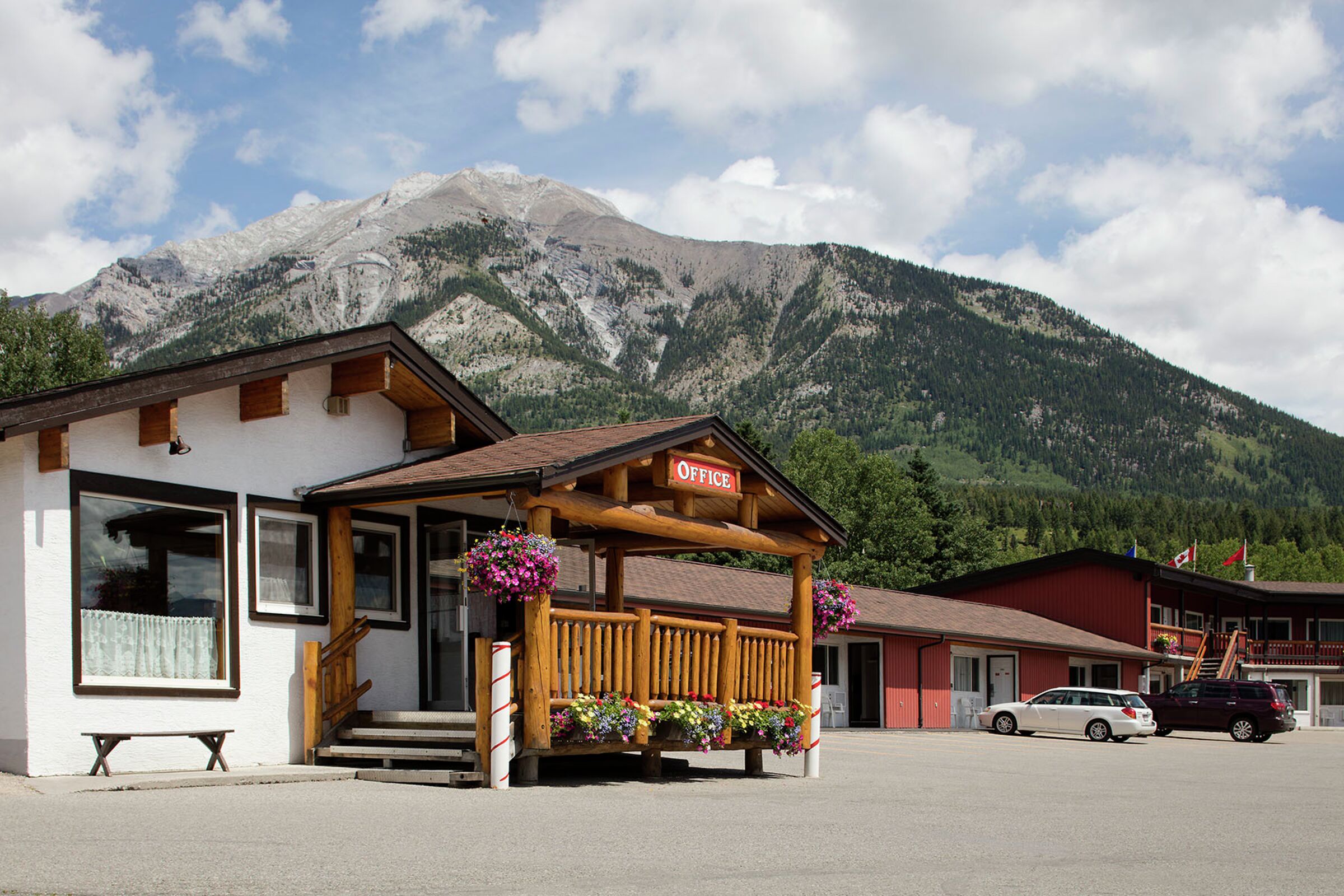 Rocky Mountain Ski Lodge