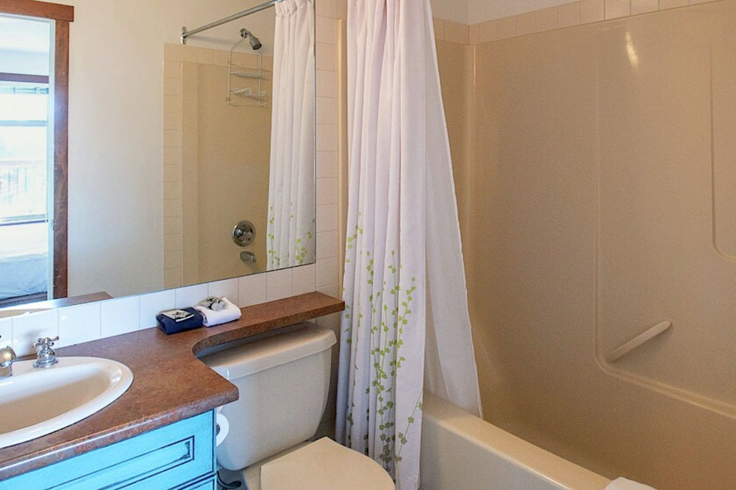 317 - Master Ensuite Bathroom