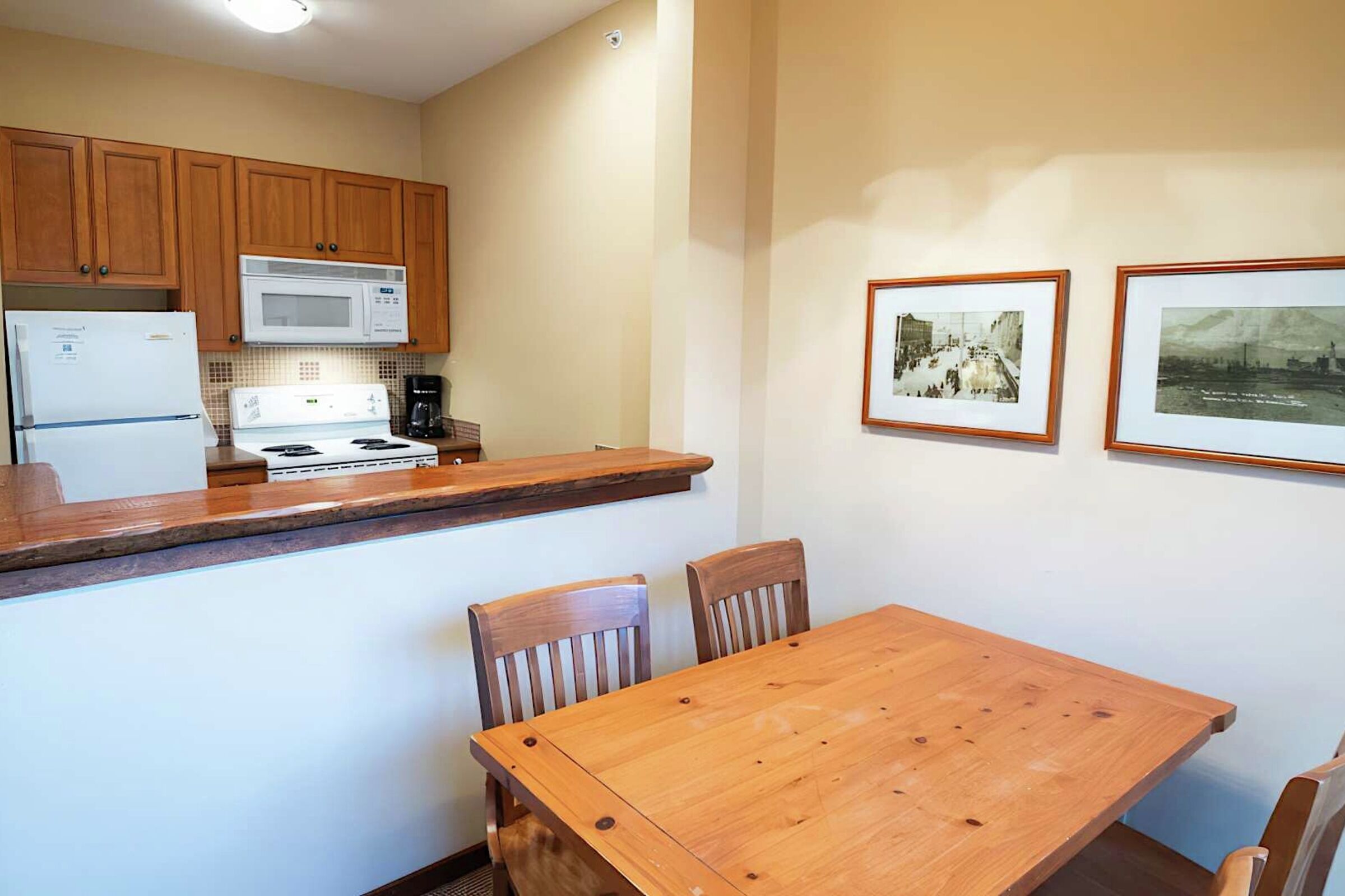 409 - Studio Dining Area