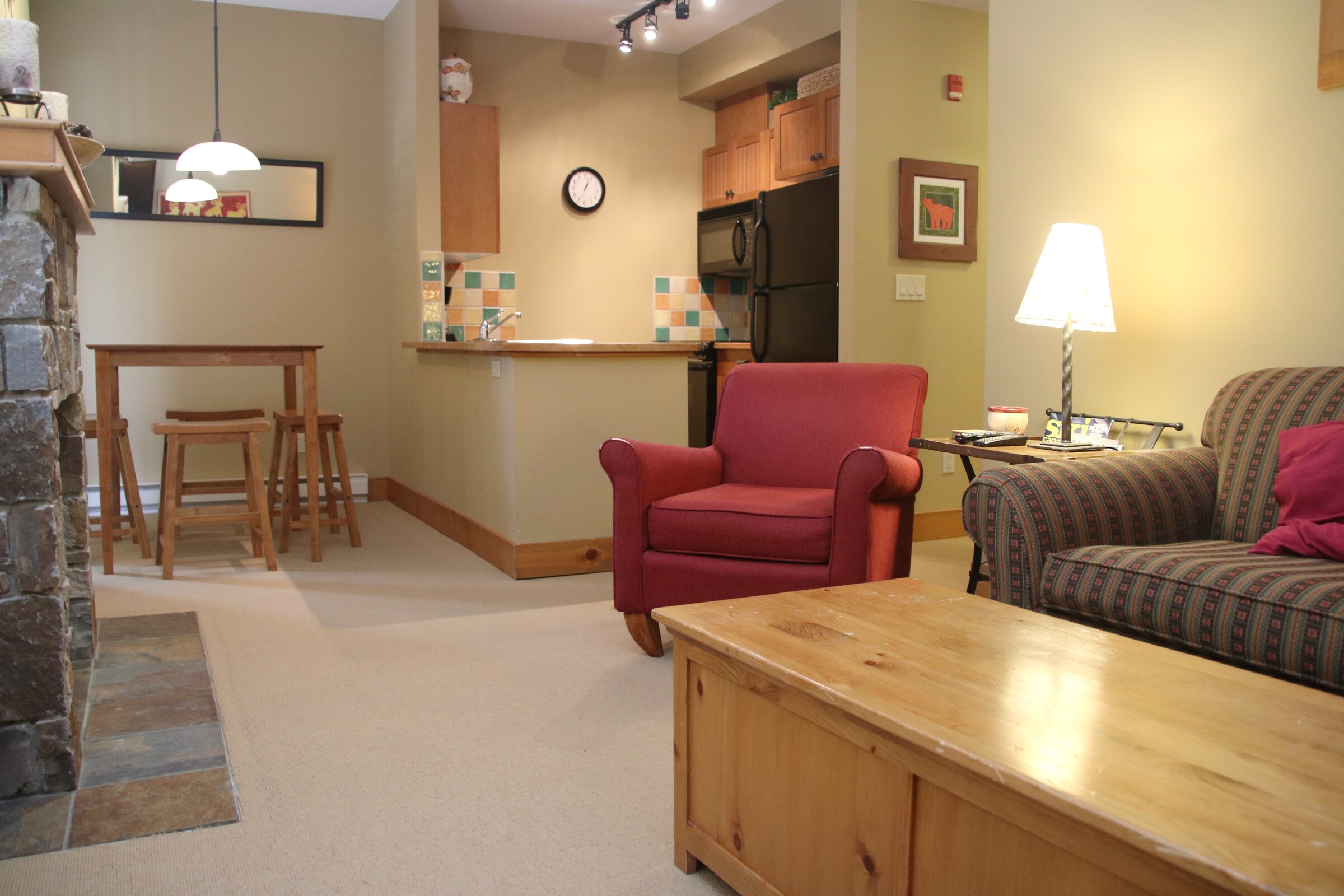 413 - Living Room