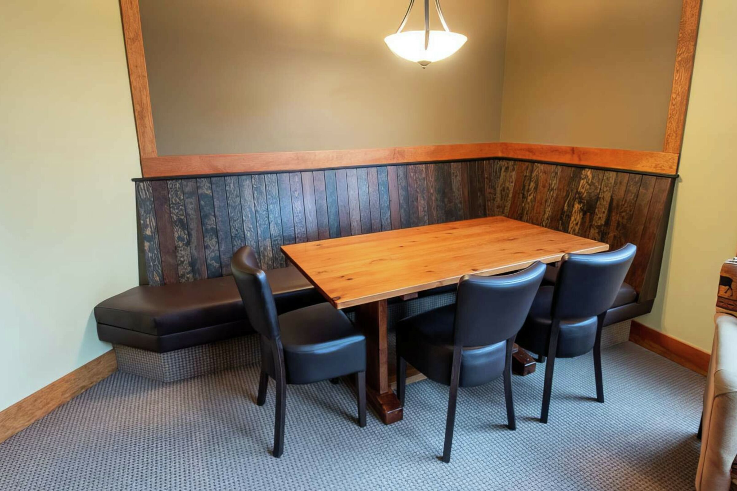 632A - Dining Room