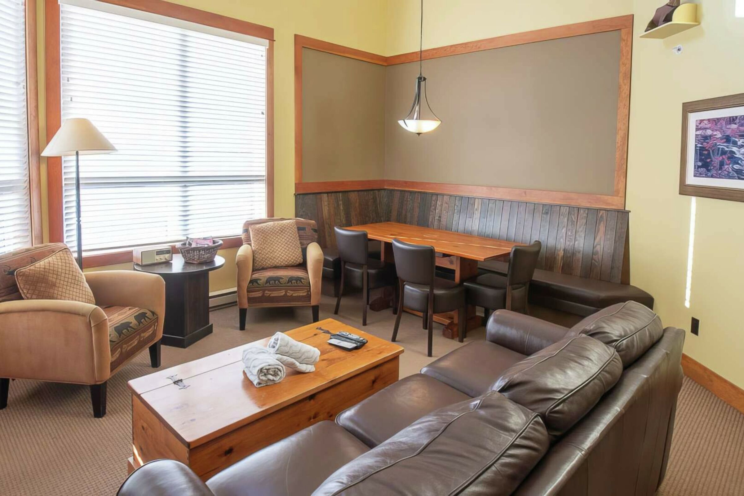 645A - Living Room & Dining Room