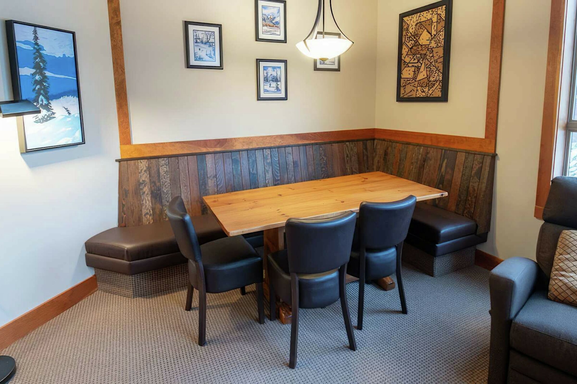 647A - Dining Room