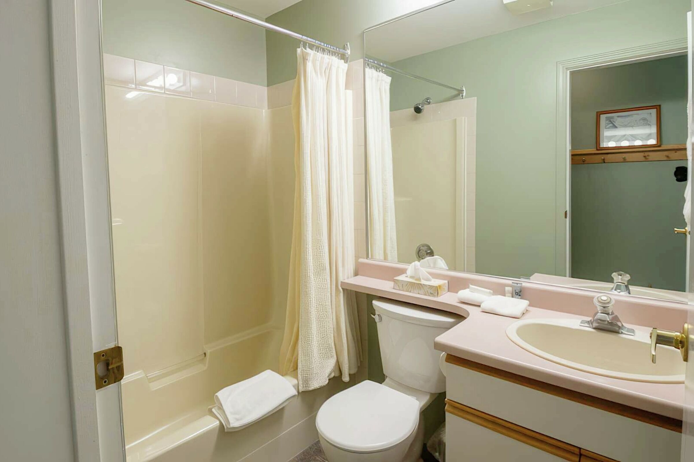 227 - Master Ensuite Bathroom