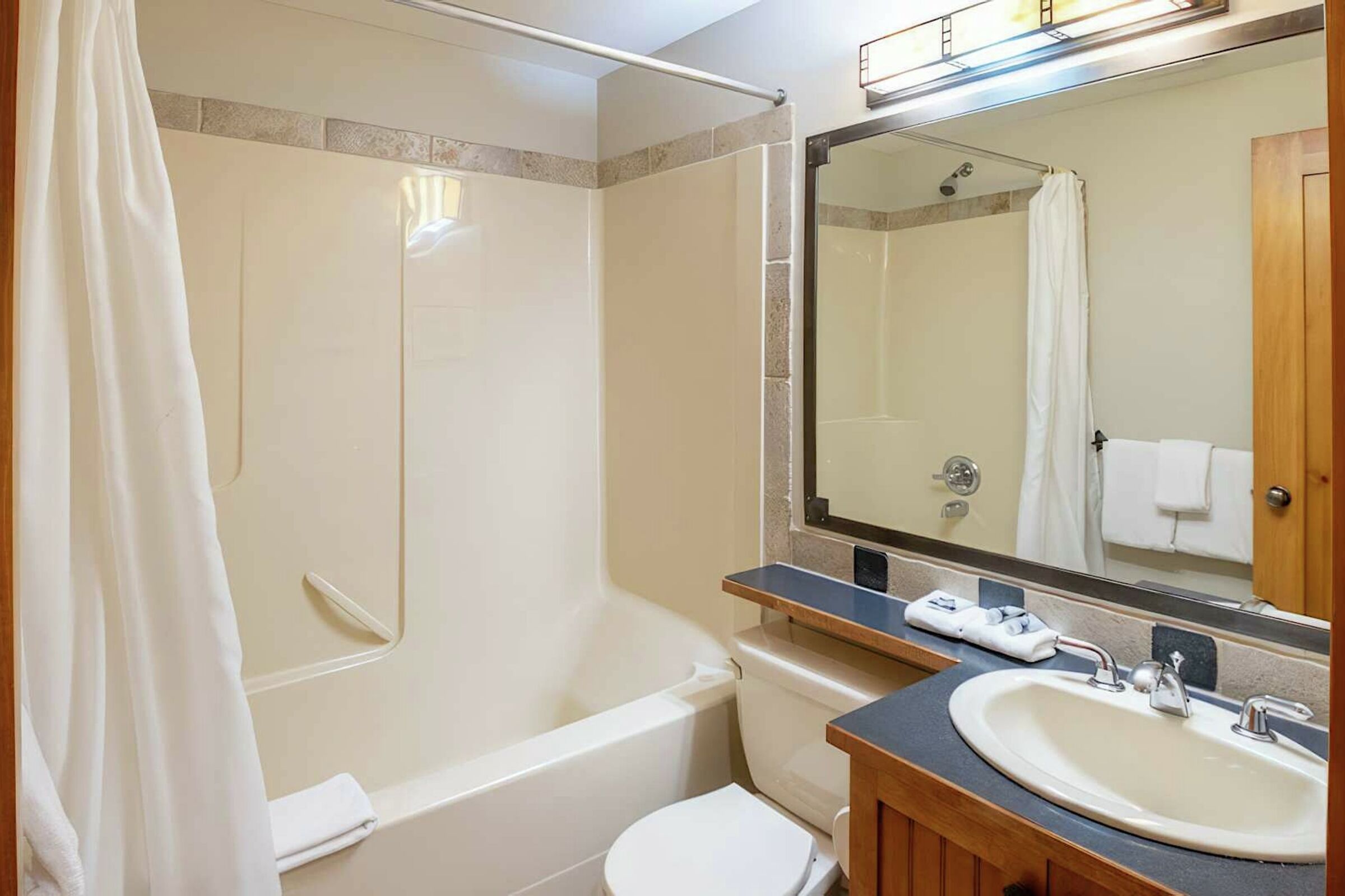 417 - Master Ensuite Bathroom