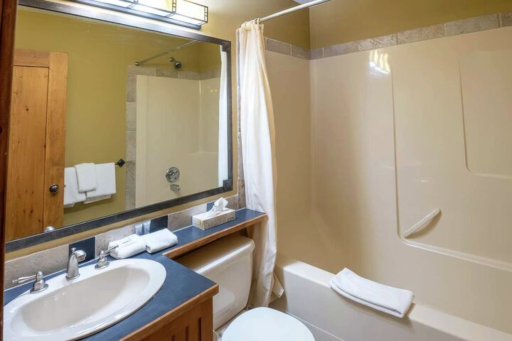 431 - Master Ensuite Bathroom