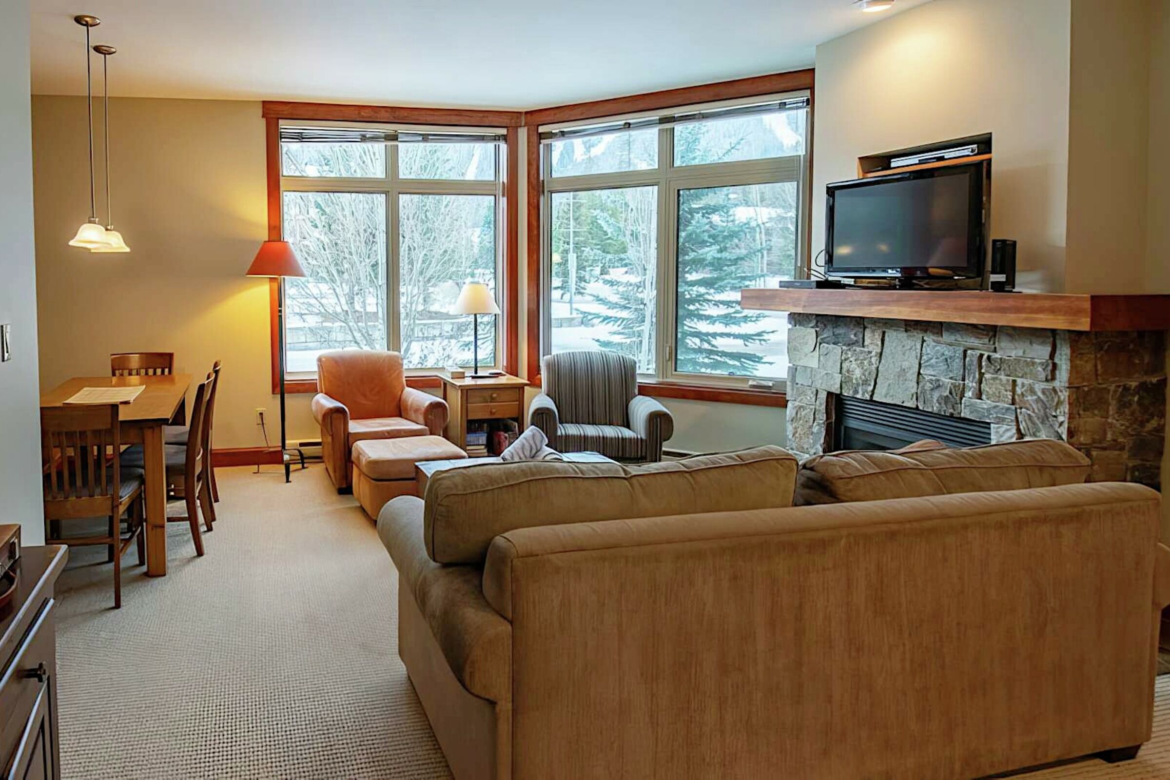 533 - Living Room