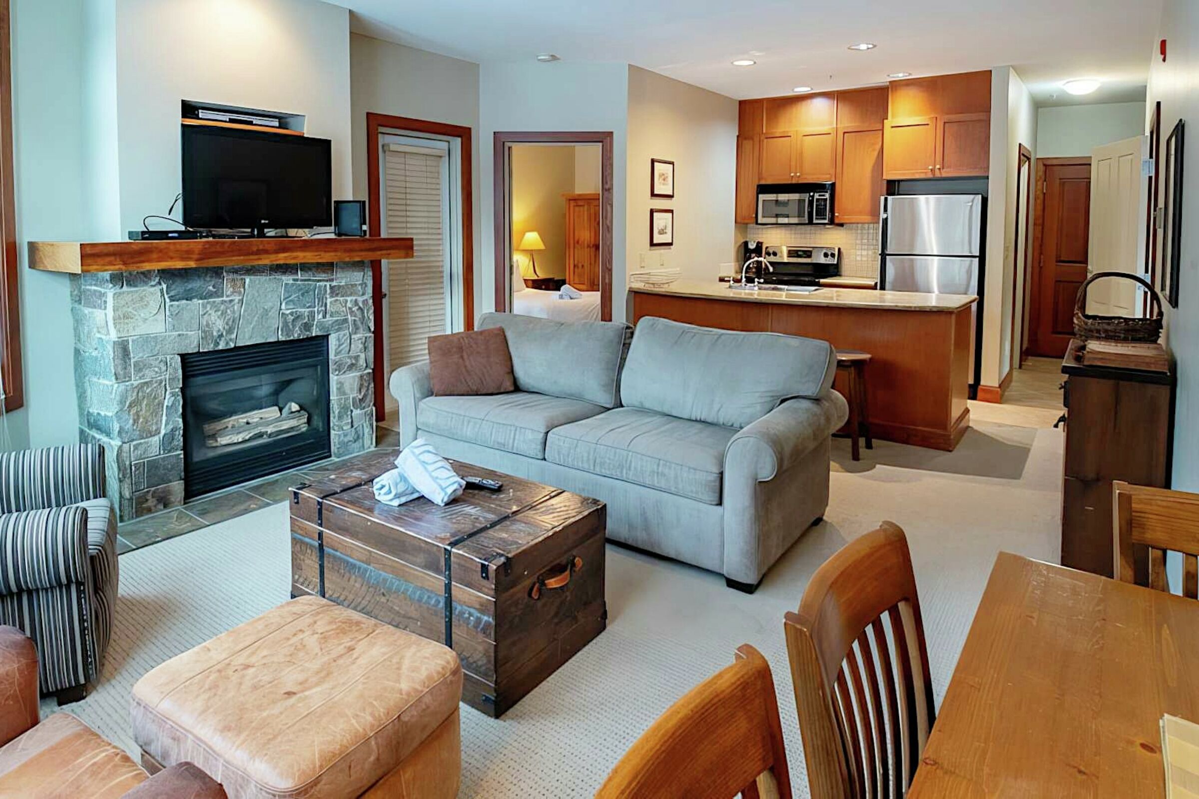 533 - Living Room