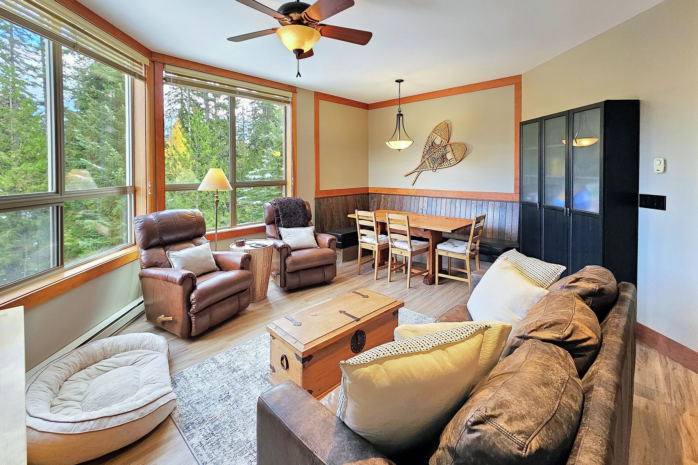 Living Area & Dining Area