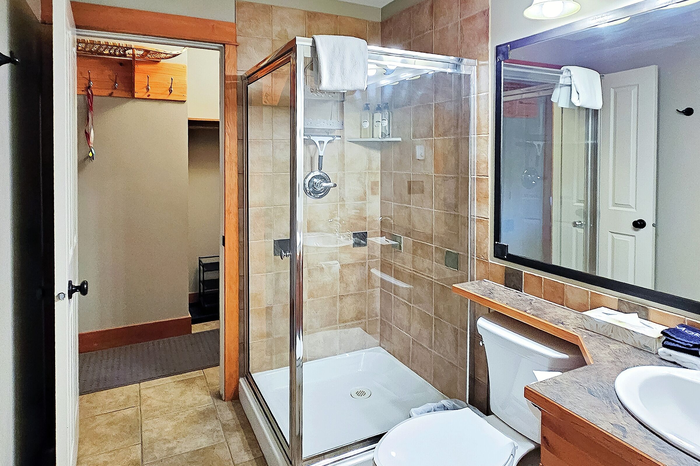 Shared Master Ensuite Bathroom