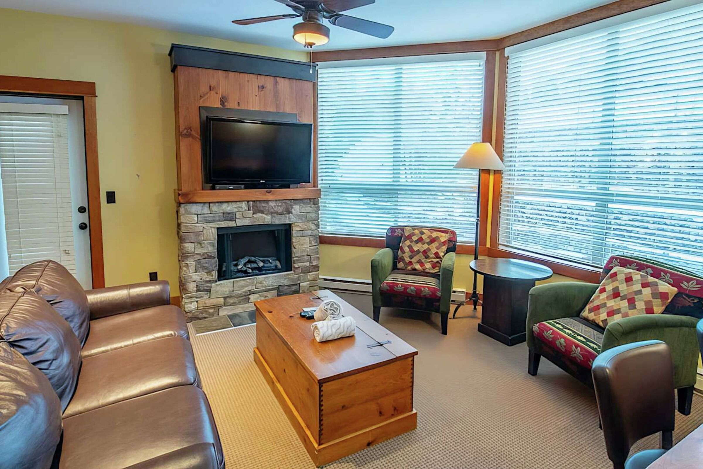 623 - Living Room