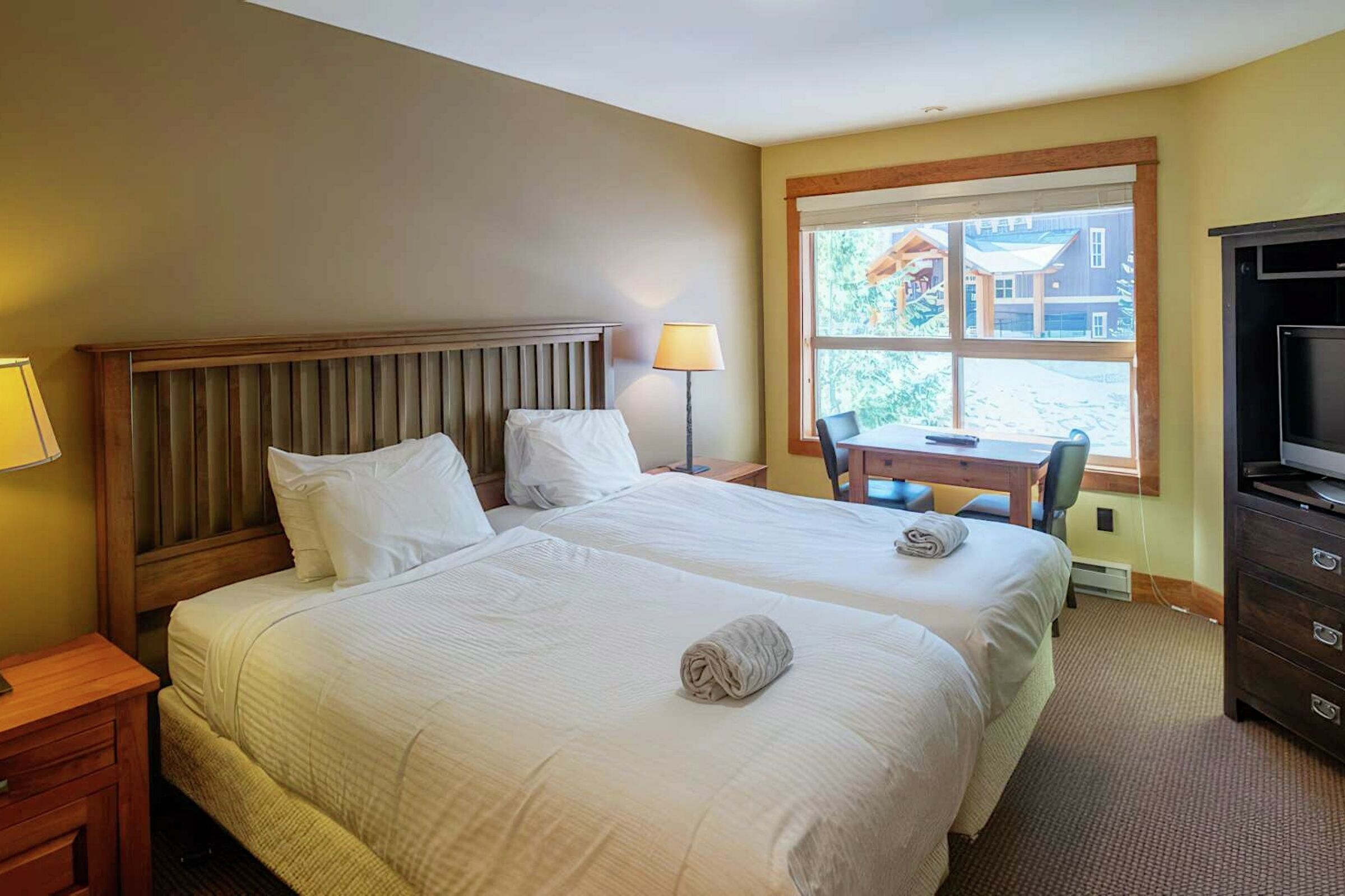 645 - Bedroom
