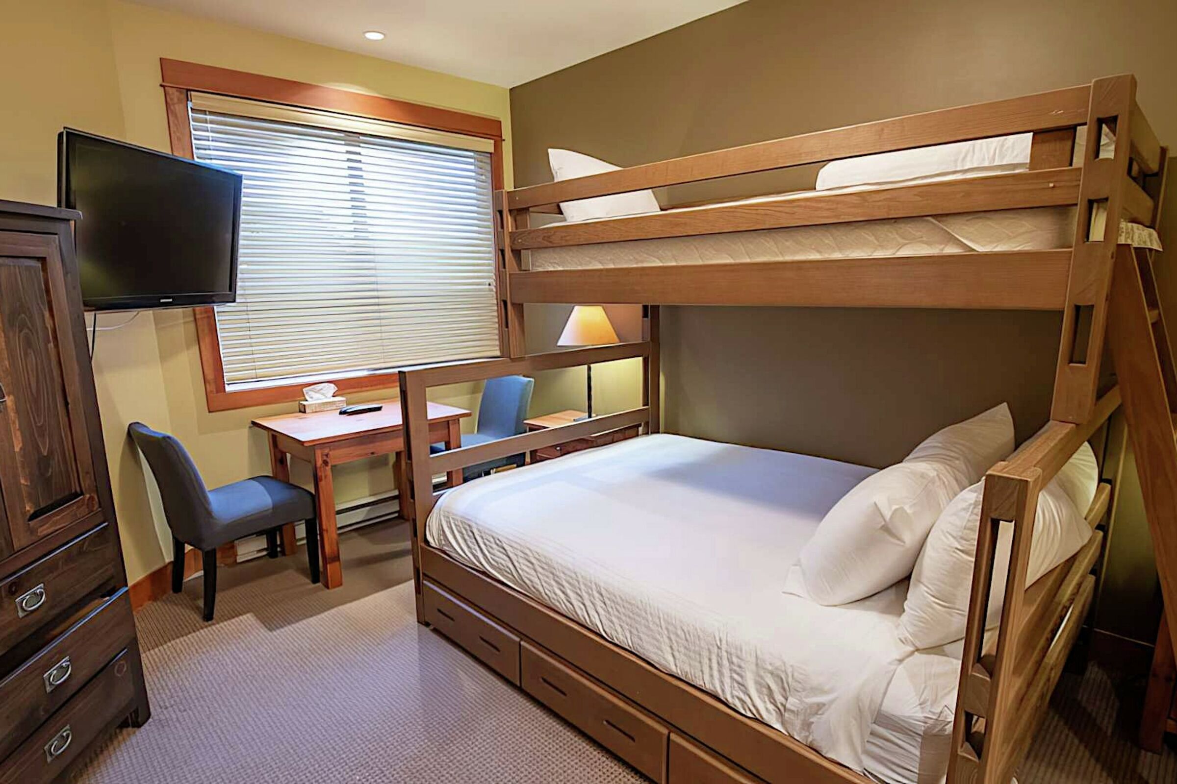 616 - Bedroom