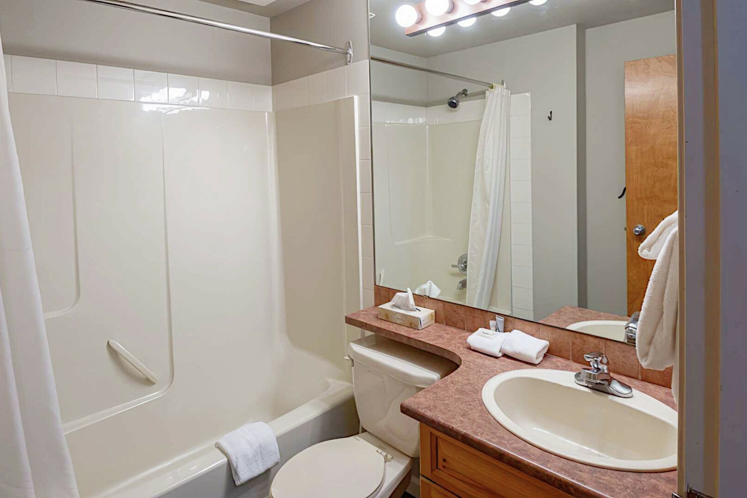 306 - Master Ensuite Bathroom