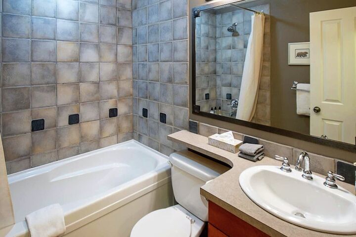 541 - Ensuite Bathroom