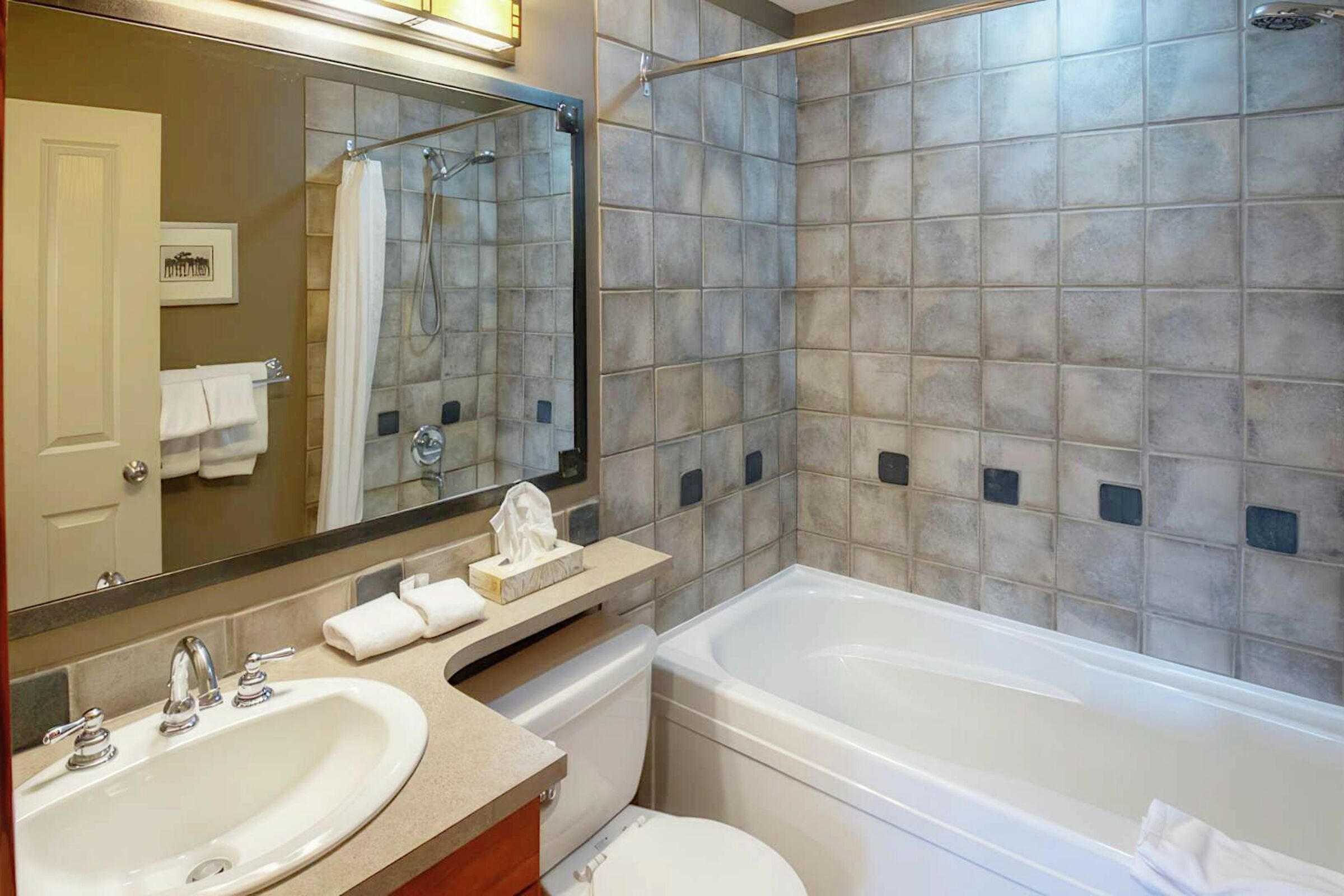542 - Master Ensuite Bathroom