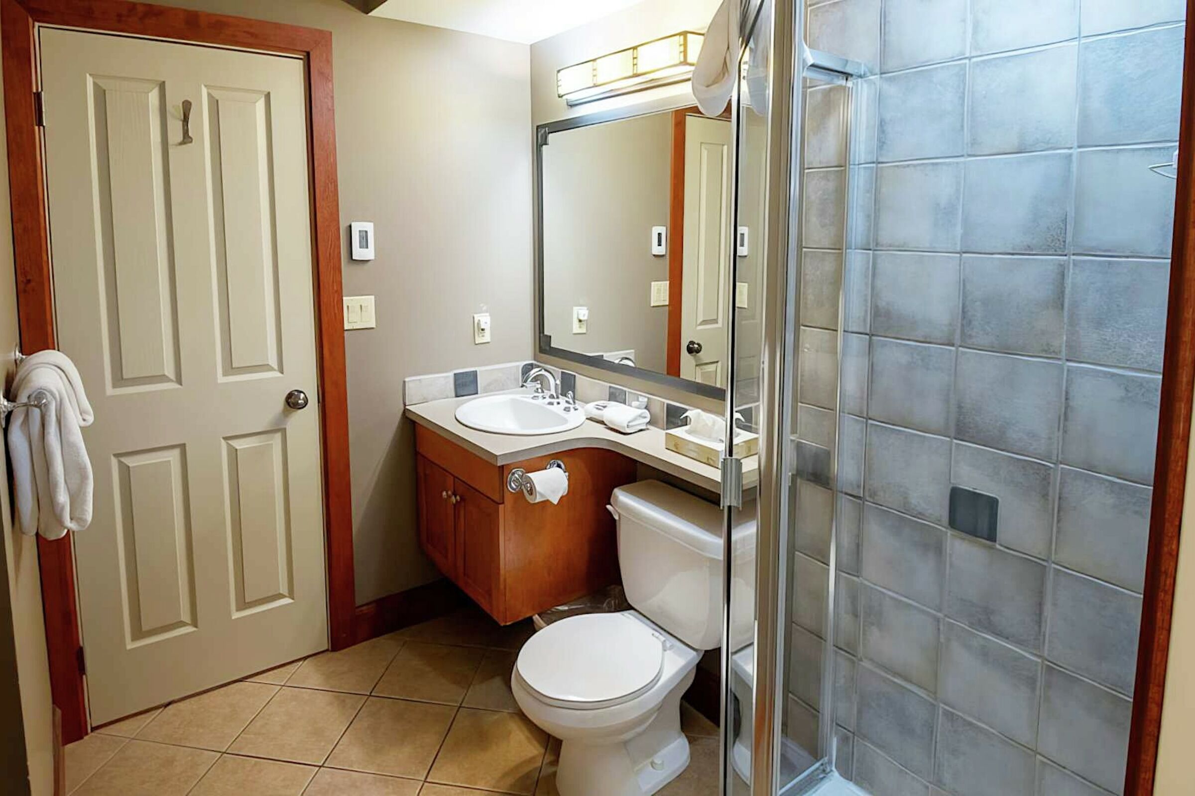 544 - Ensuite Bathroom