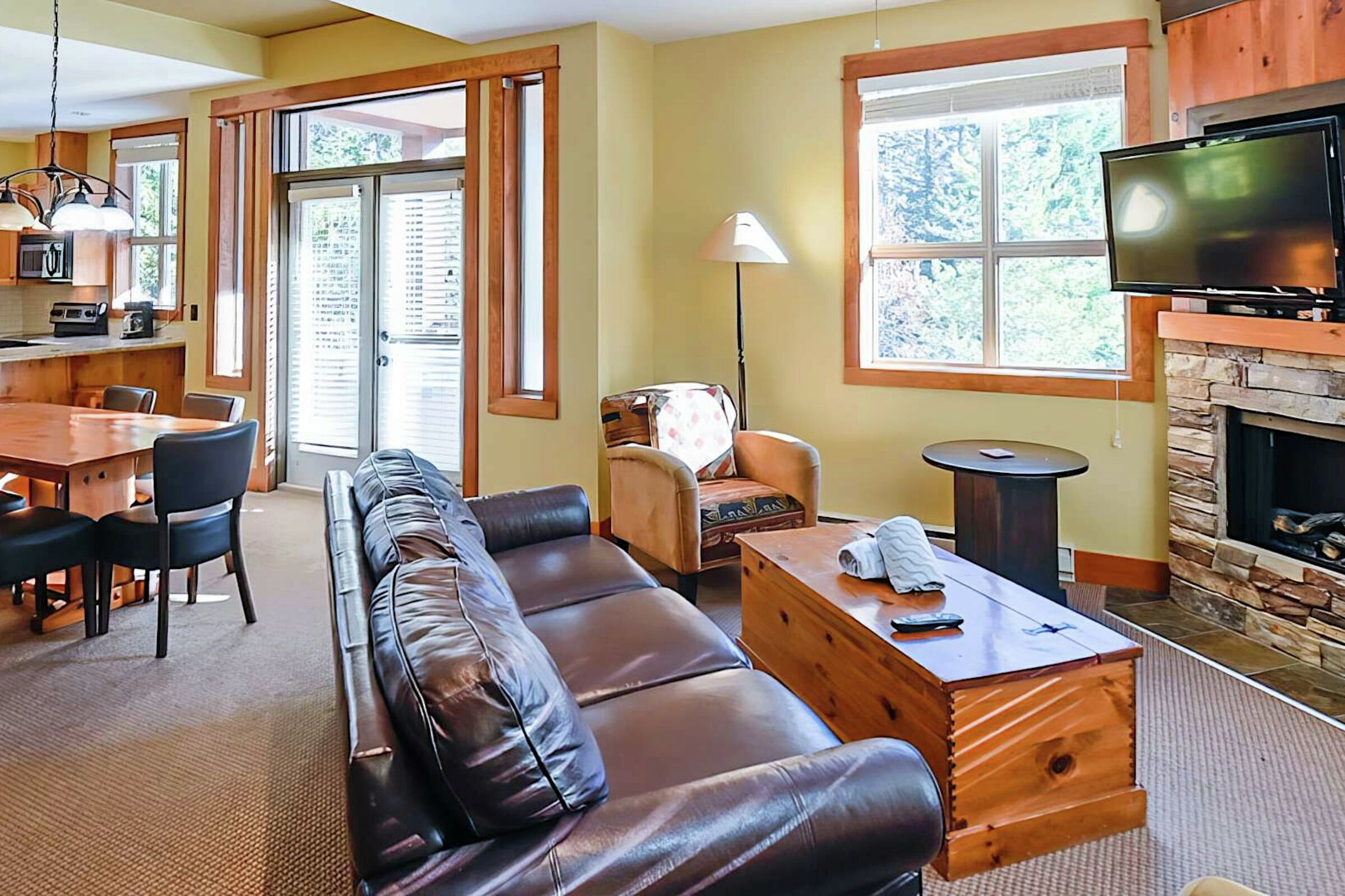 621 - Living Room
