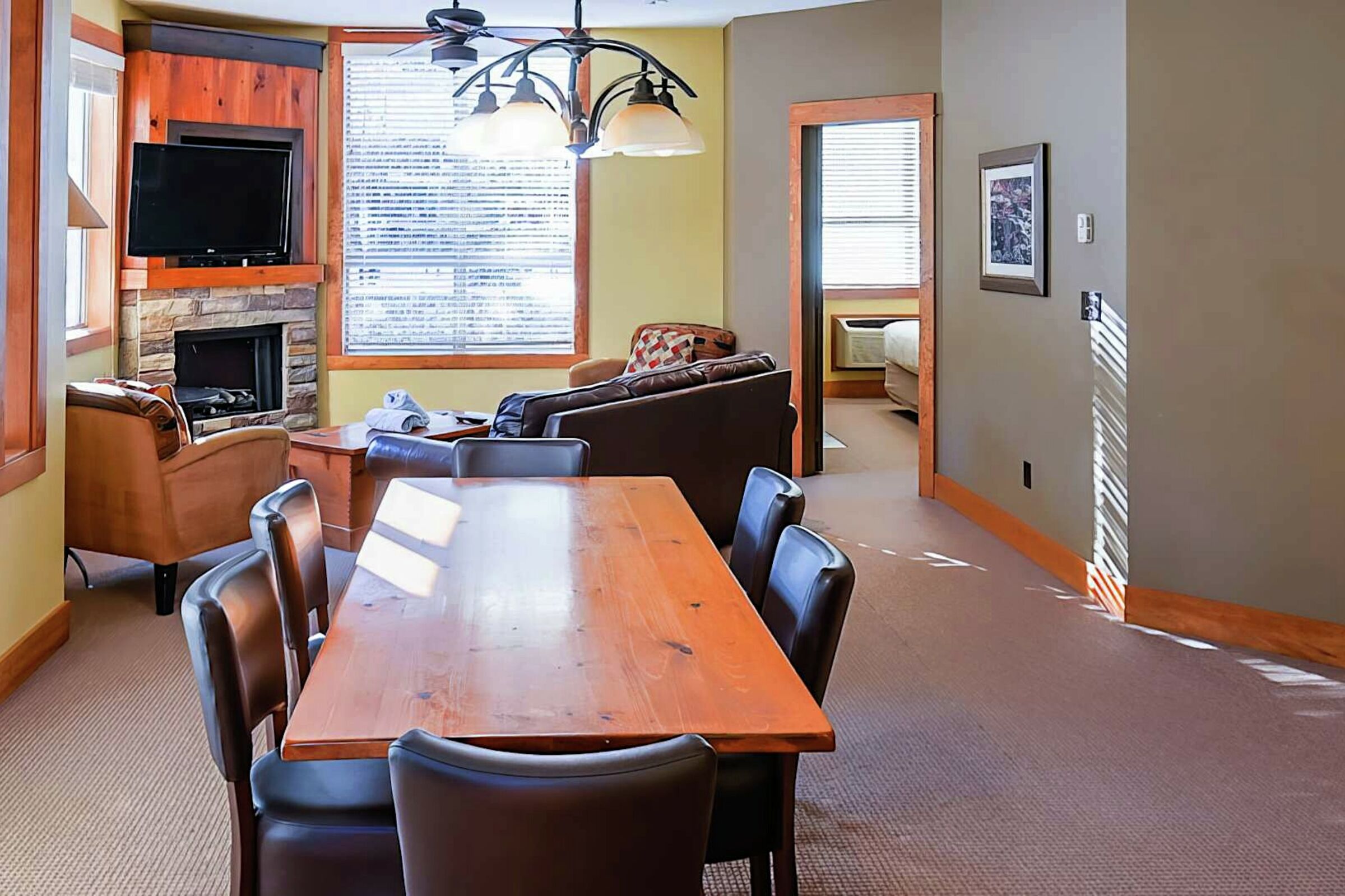 621 - Dining Room & Living Room