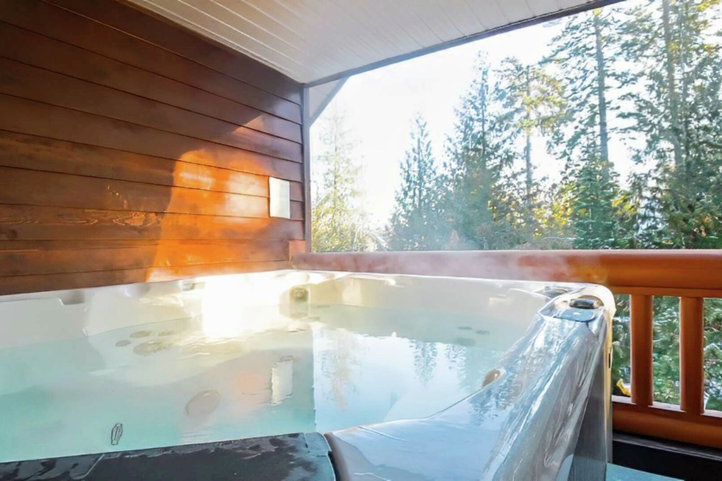Balcony with Hot Tub