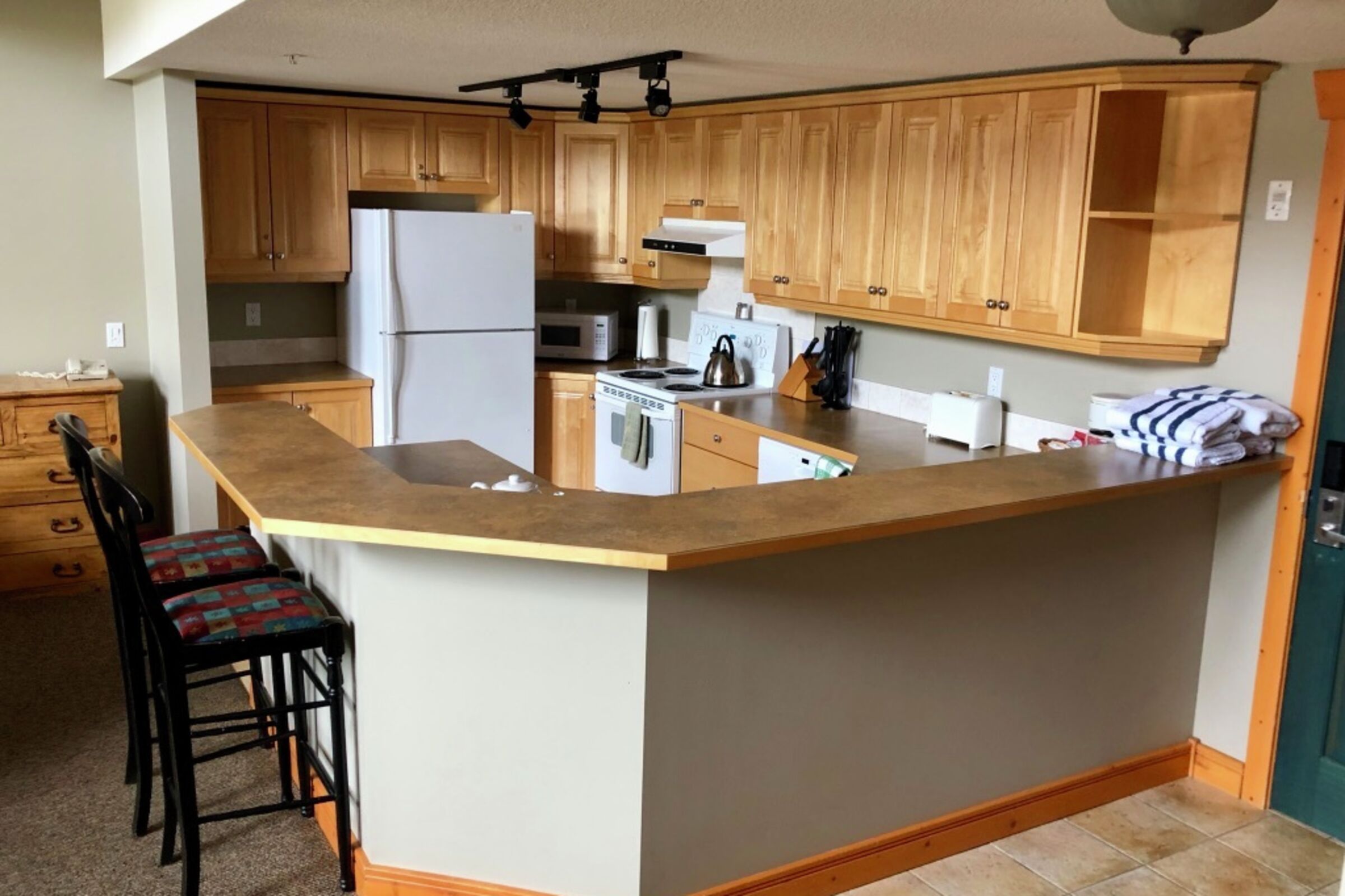One Bedroom Kitchen