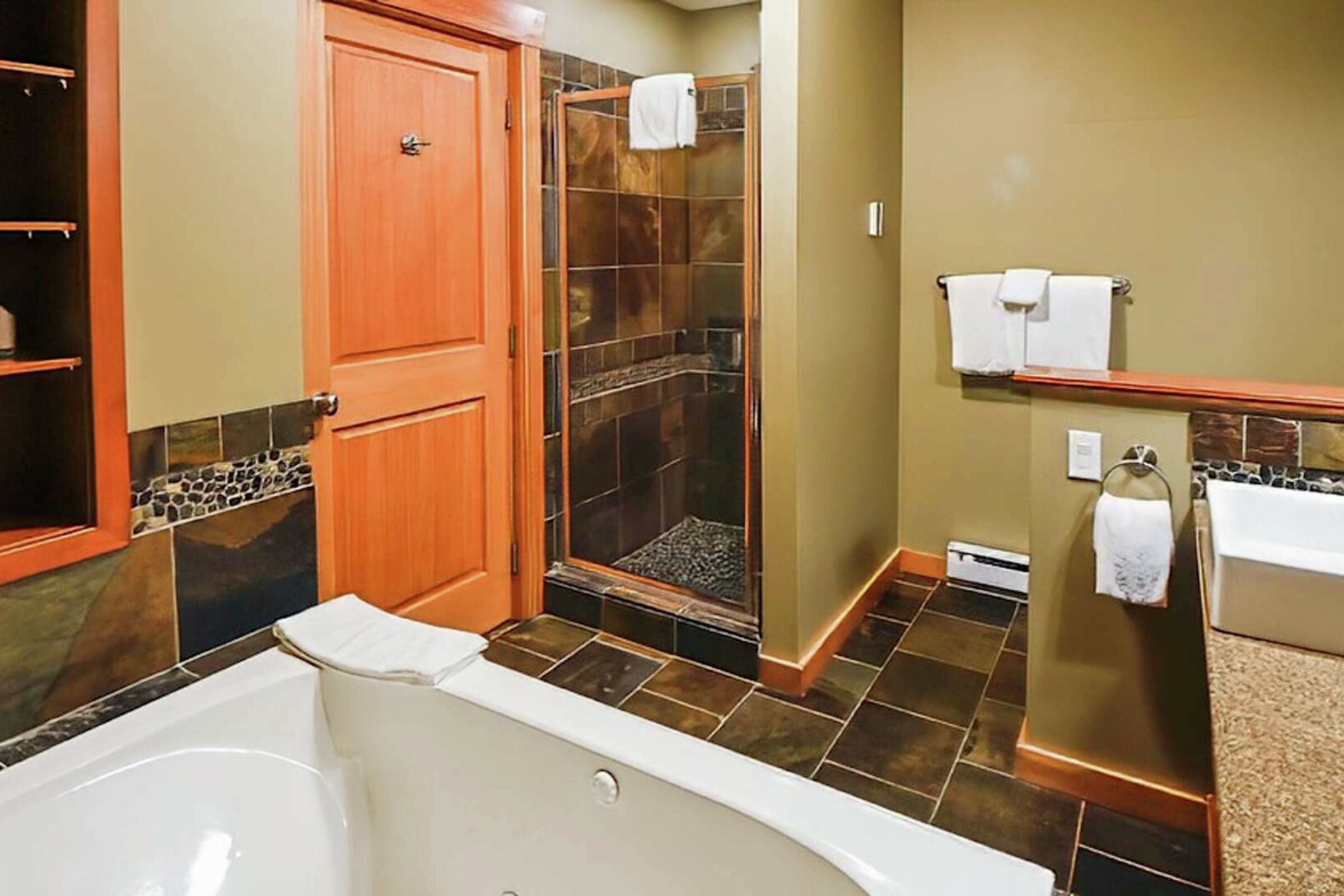 Bear #41-103 - Ensuite Bathroom
