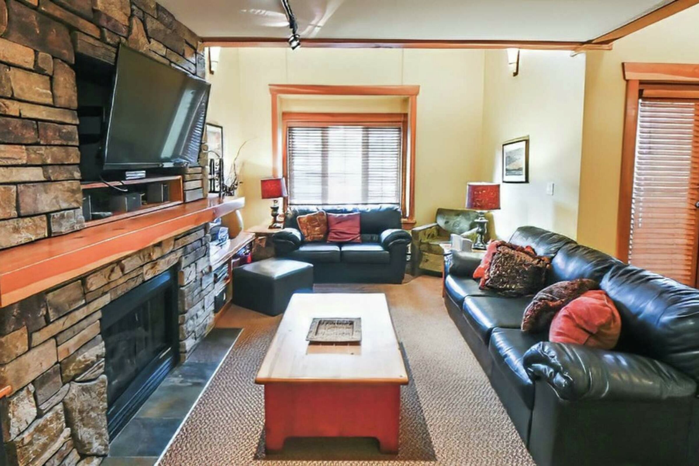 Bear #41-103 - Living Room