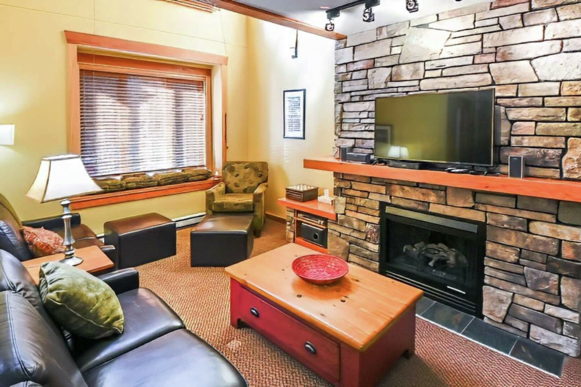 Bear #43-104 - Living Room