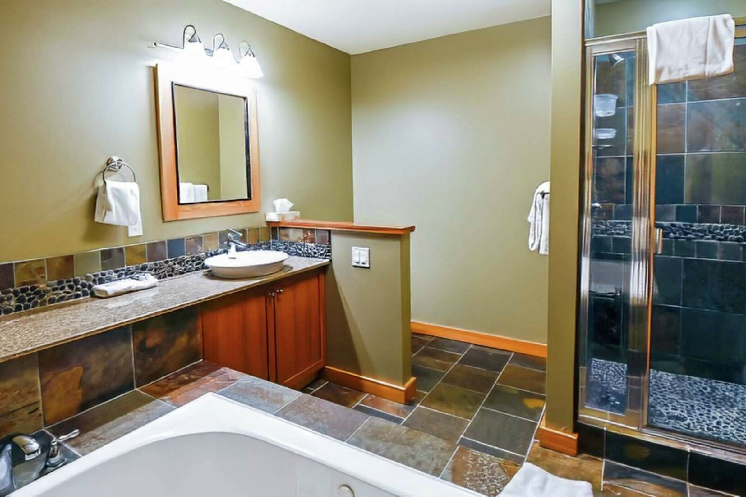 Bear #45-102 - Master Ensuite Bathroom