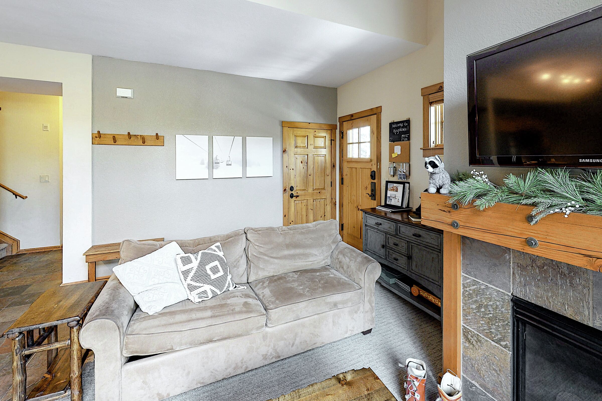#1858 - Ski or not to Ski - Living Room