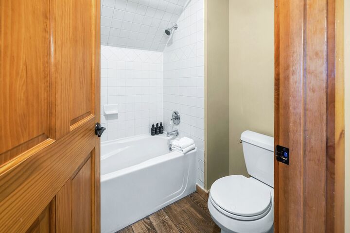 2 Bdrm + Murphy - Ensuite Bathroom