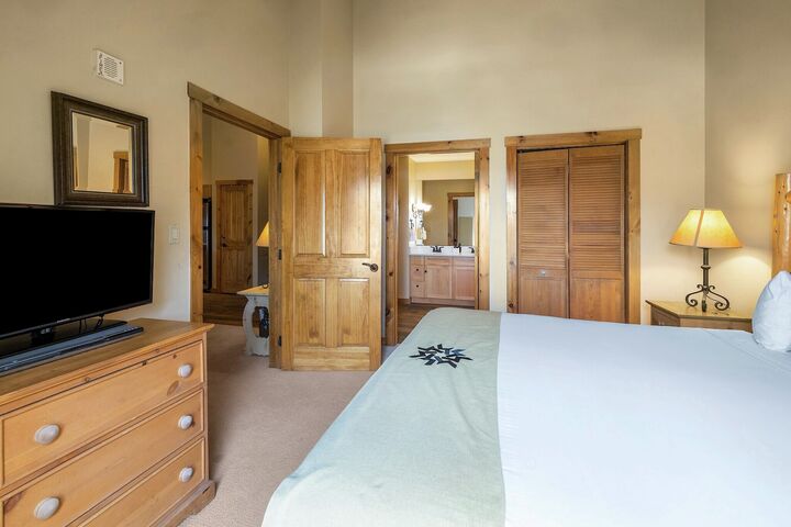 2 Bdrm + Murphy - Master Bedroom