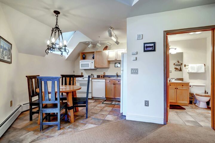 Studio Dining Area & Kitchen