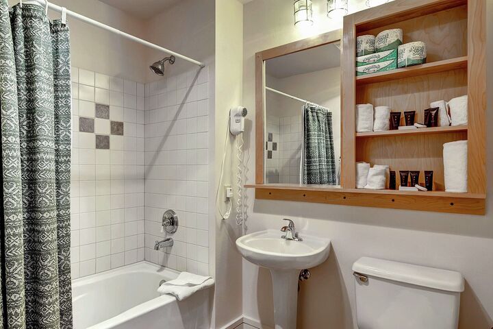 1 Bdrm - Bathroom