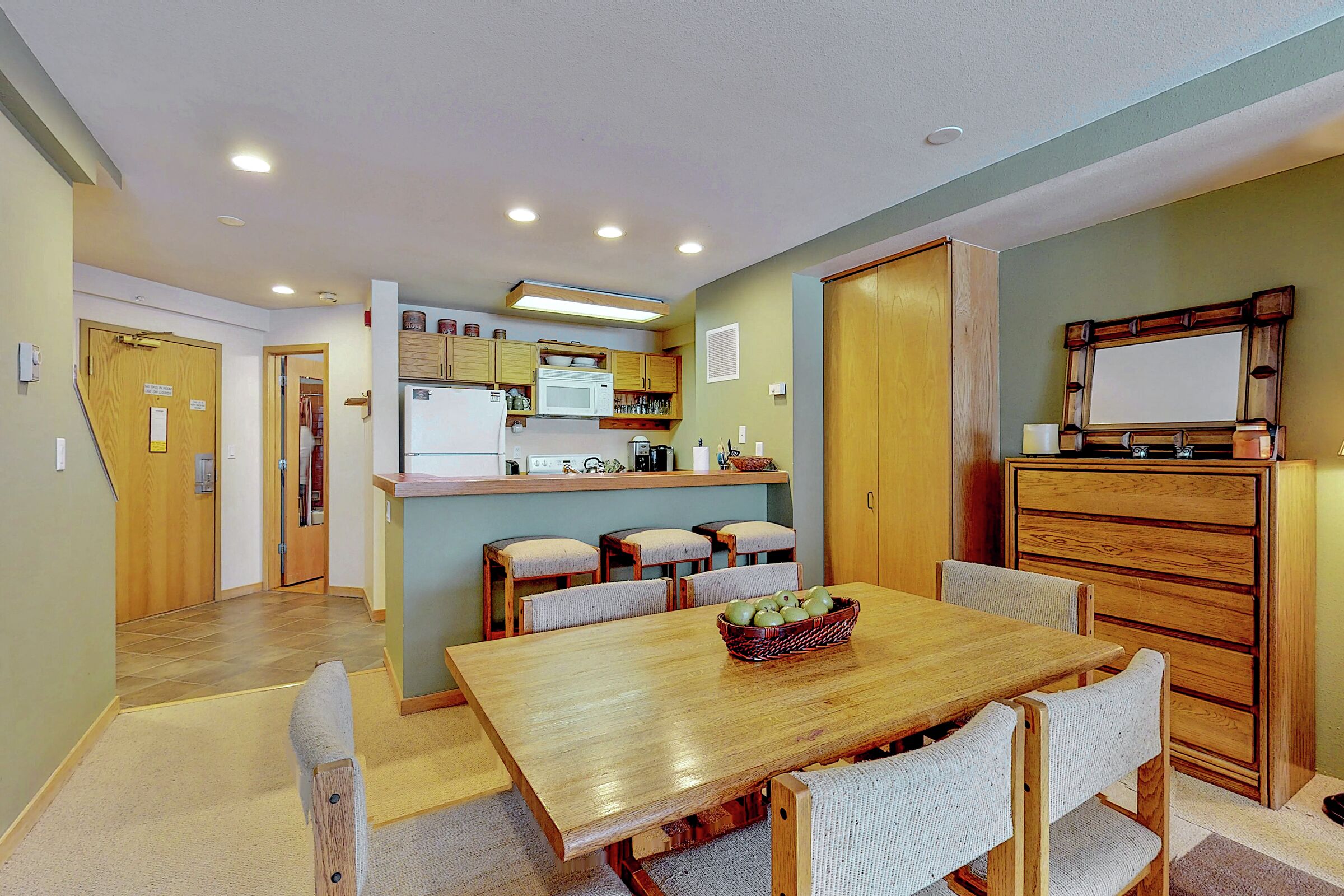 Dining Room & Kitchen