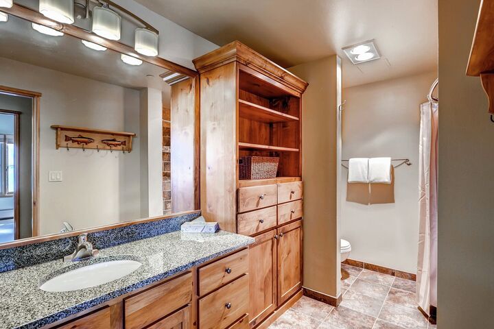 1 Bdrm - Black Bear - Bathroom