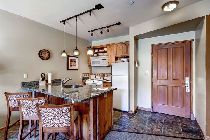 1 Bdrm - Black Bear - Kitchen