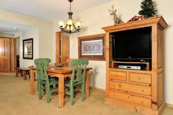 2 Bdrm - Black Bear - Living Area