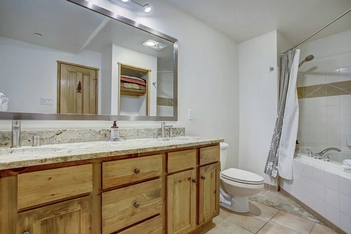 3 Bdrm - Black Bear - Bathroom