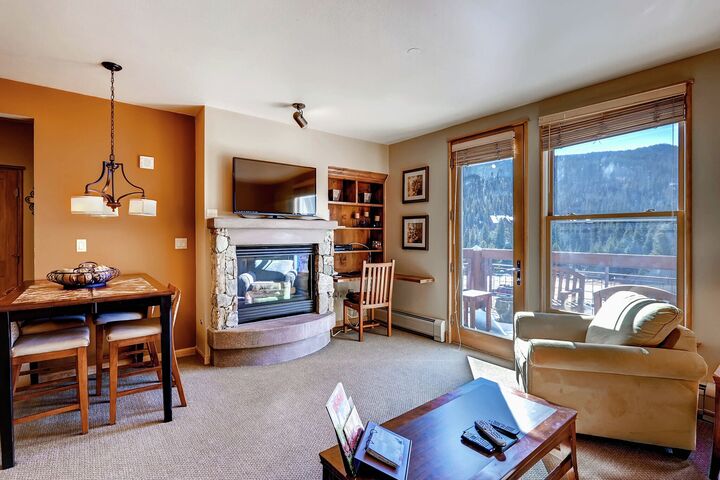 1 Bdrm + Murphy - Black Bear - Living Area