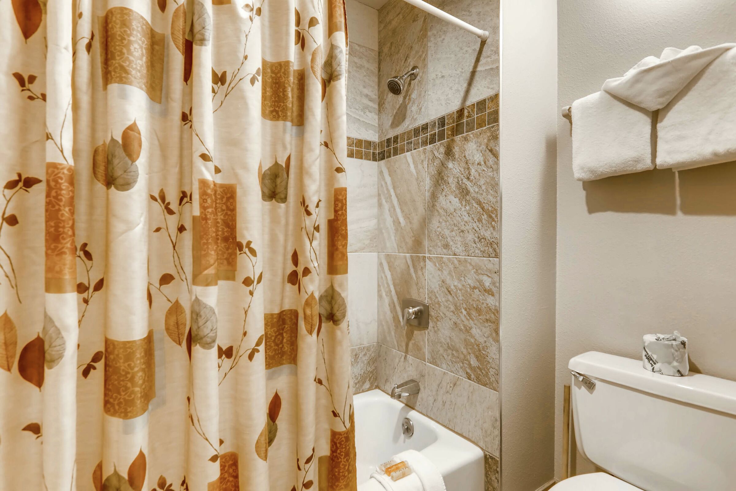 #1676 - Master Ensuite Bathroom